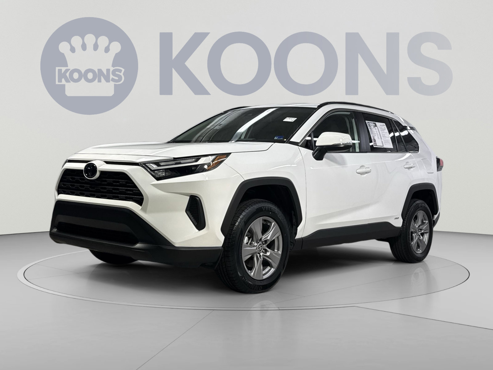 Used 2025 Toyota RAV4 LE AWD/4WD image 1
