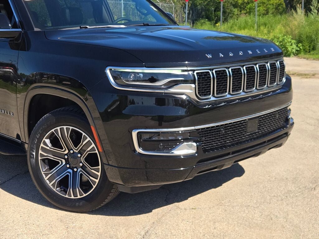 Used 2024 Jeep Wagoneer 4WD w/ Premium Group I image 6