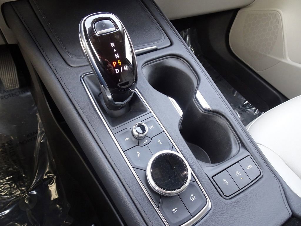 Certified 2022 Cadillac XT4 Luxury w/ Cold Weather Package image 14