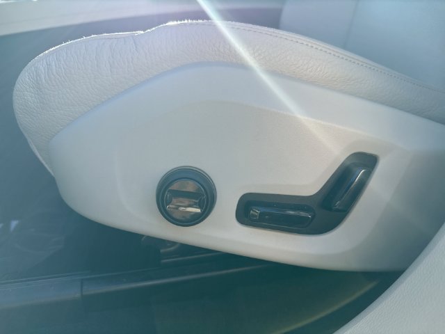 Certified 2024 Volvo XC60 T8 Plus AWD/4WD image 17