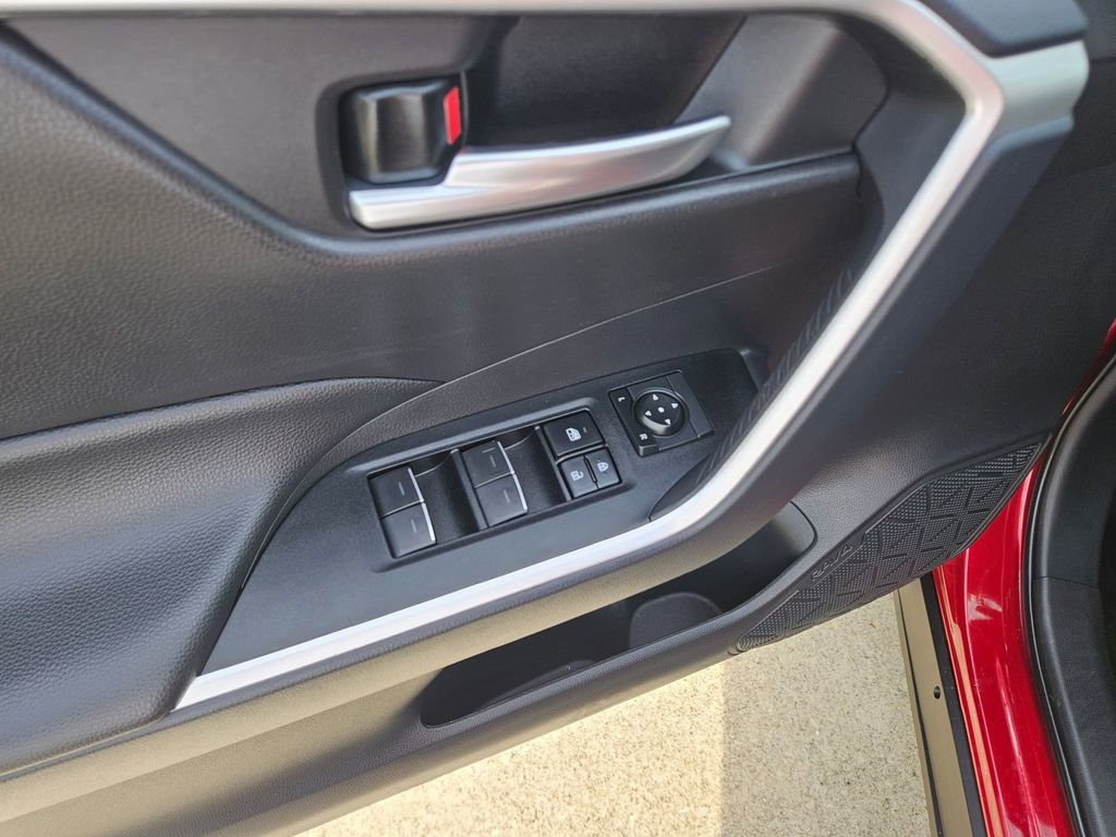 Used 2025 Toyota RAV4 XLE image 15