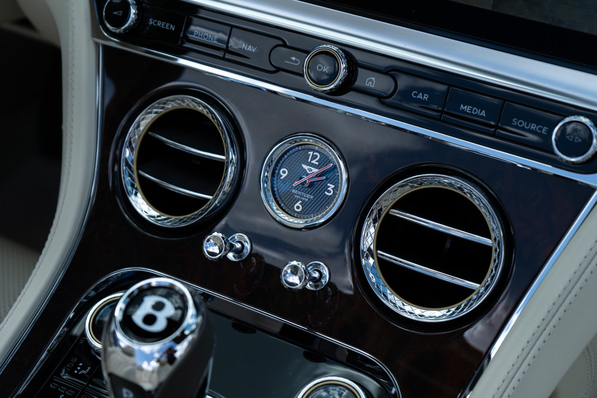 Used 2022 Bentley Continental GT AWD/4WD image 28