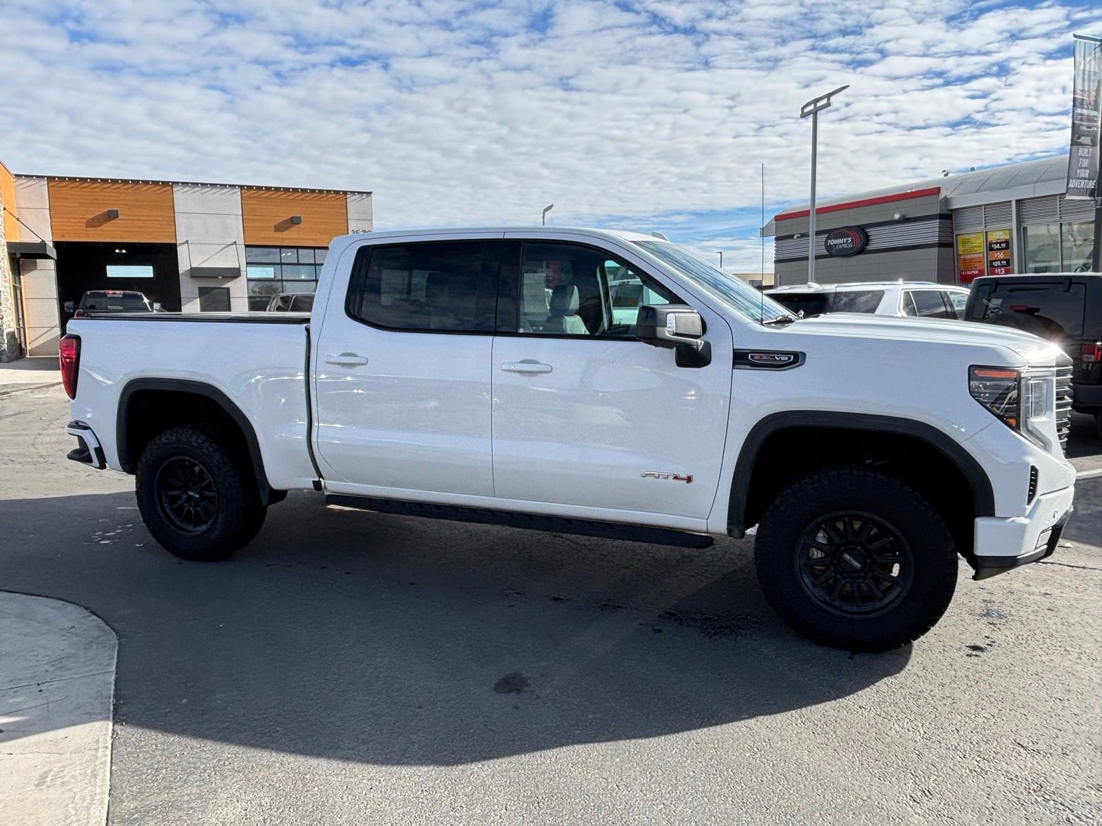 Used 2023 GMC Sierra 1500 AT4 w/ Technology Package image 5
