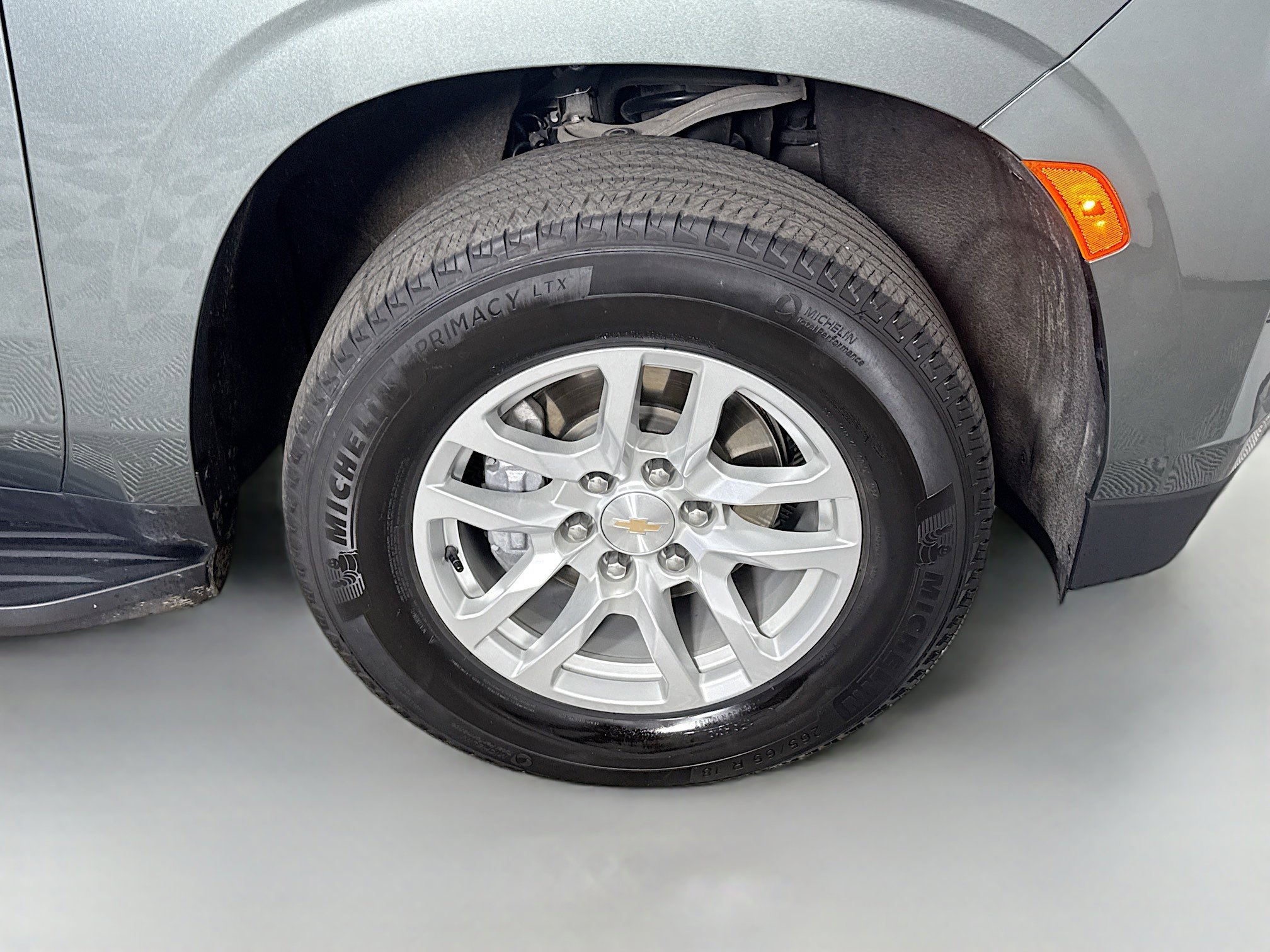 Used 2024 Chevrolet Suburban LT RWD image 32