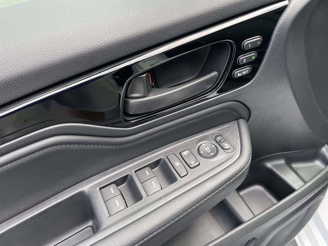 Used 2025 Honda Odyssey Touring image 14