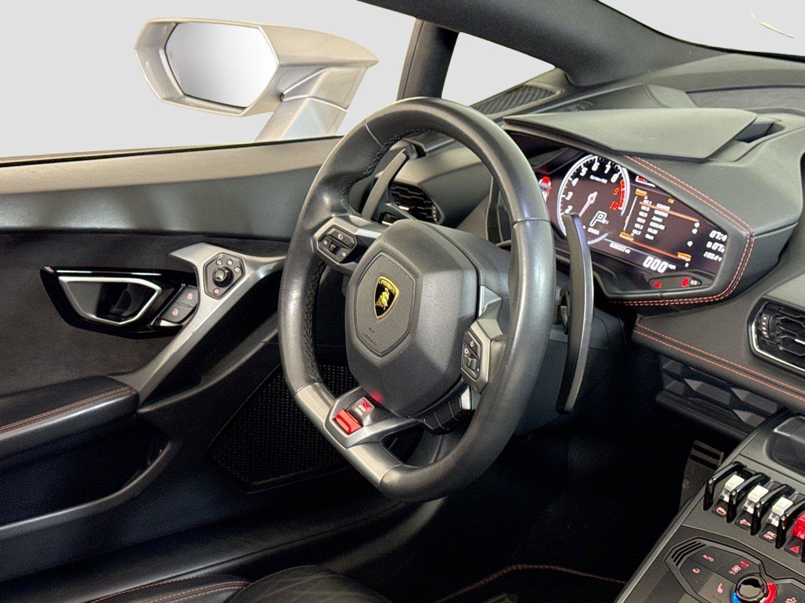 Used 2018 Lamborghini Huracan LP 580-2 RWD image 28