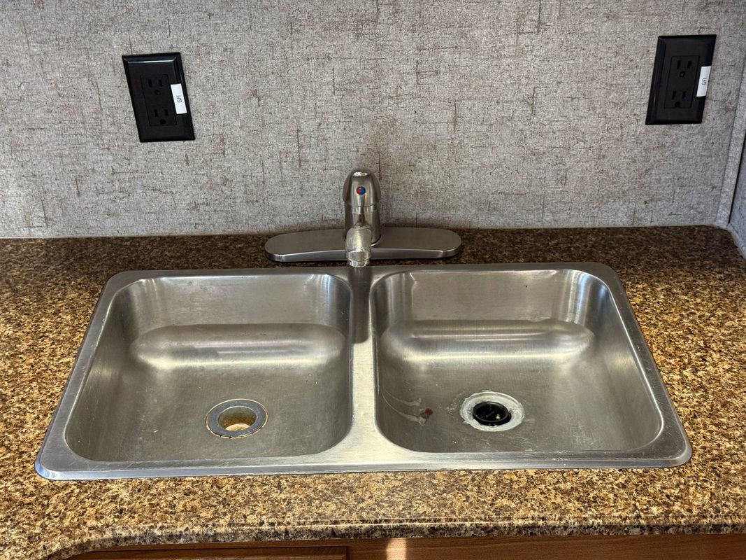 Used 2017 Ford E-450 and Econoline 450 Super Duty w/ Motorhome Prep Package RWD image 24