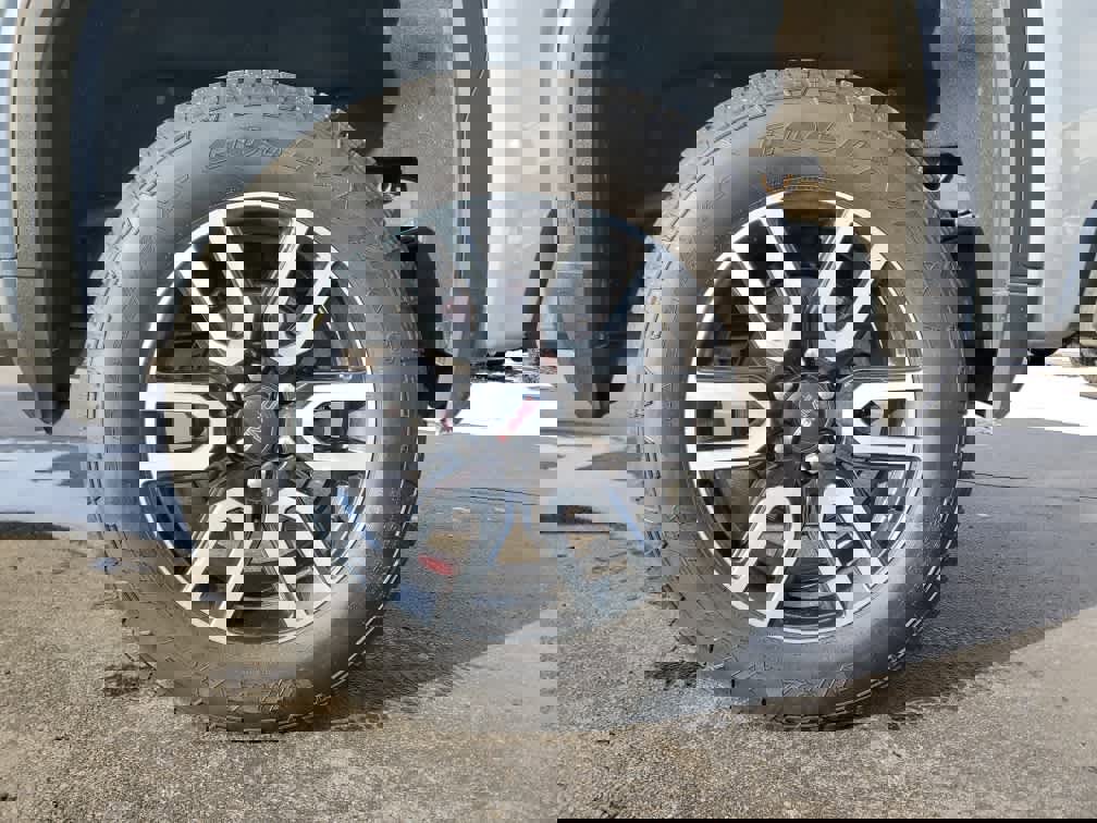 Used 2025 GMC Sierra 1500 AT4 w/ AT4 Preferred Package image 9