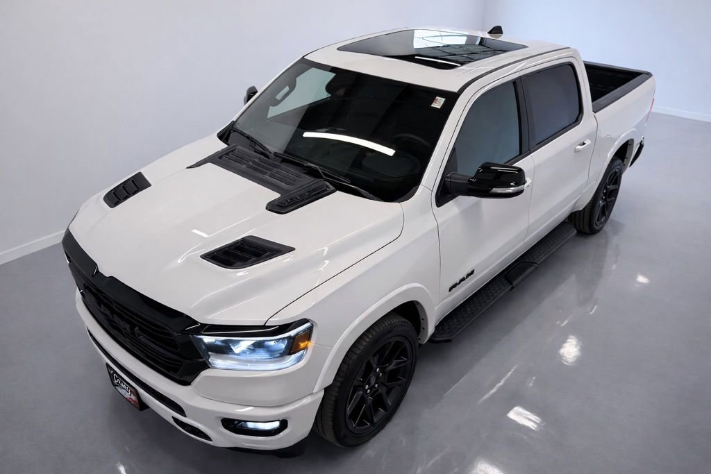 Used 2022 RAM 1500 Laramie AWD/4WD image 1