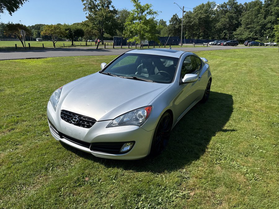Used 2010 Hyundai Genesis 3.8 RWD image 7