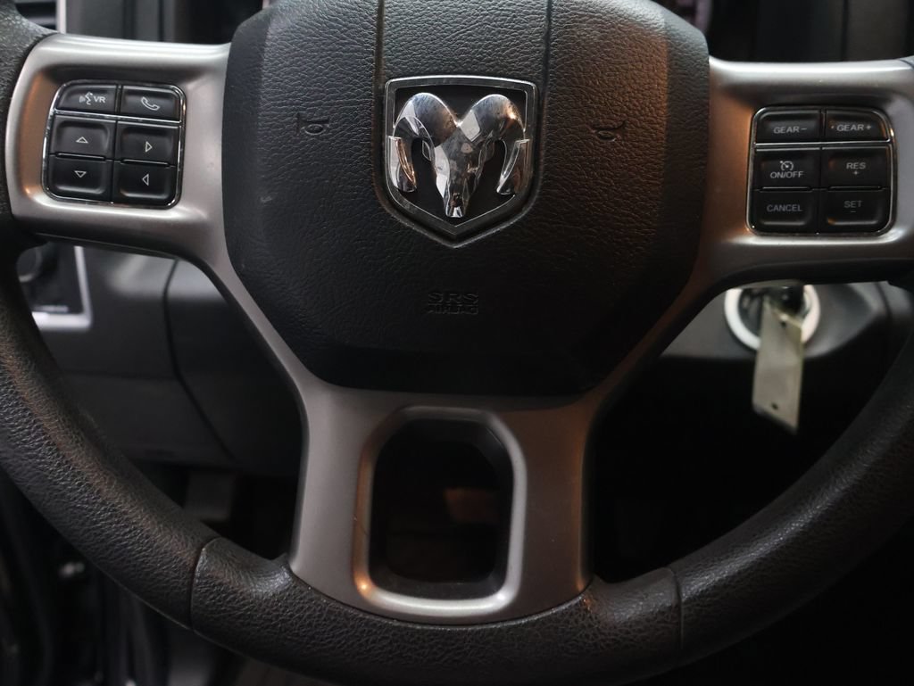 Used 2022 RAM 1500 Classic SLT AWD/4WD image 18