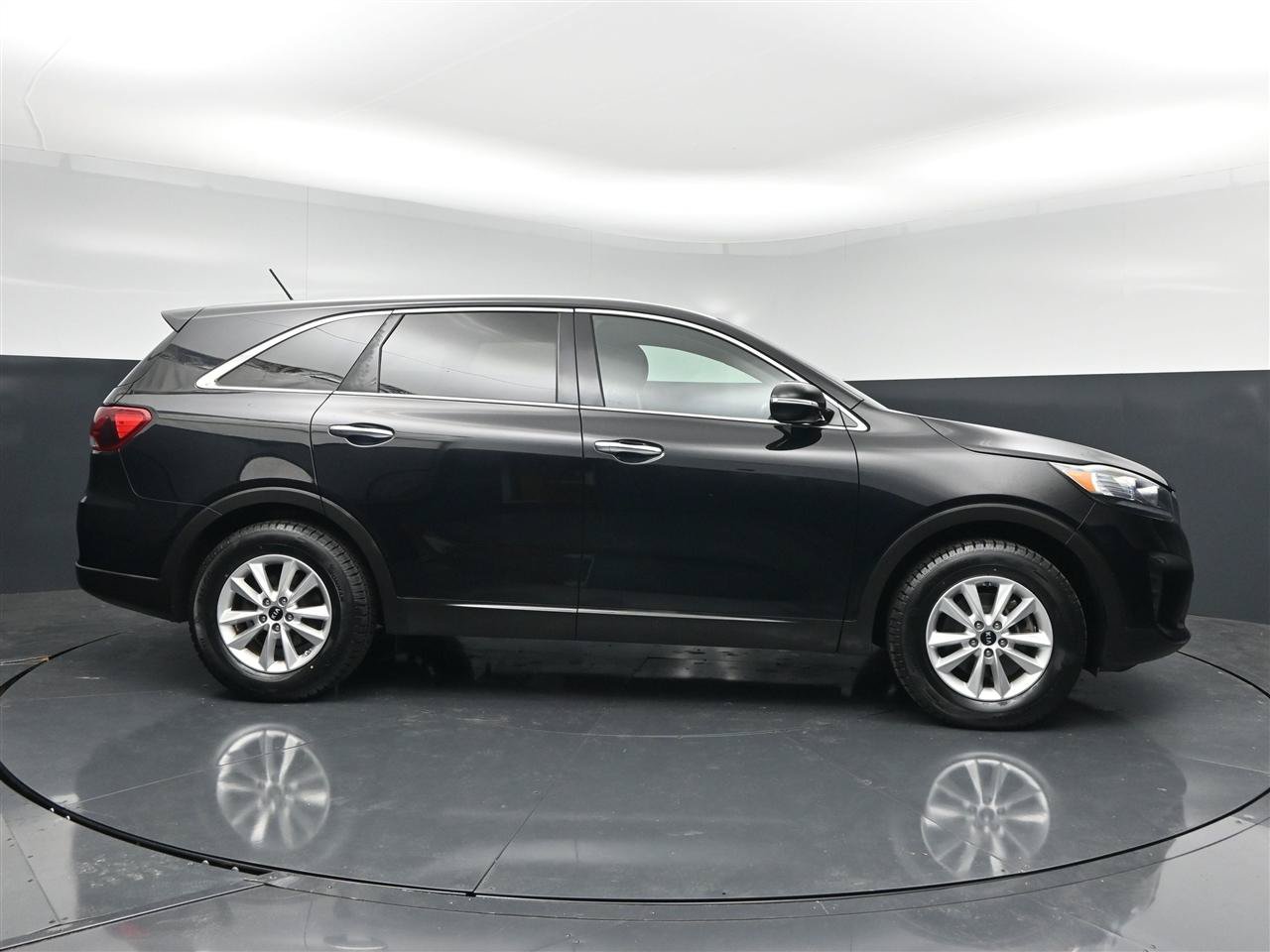 Used 2019 Kia Sorento L FWD image 4
