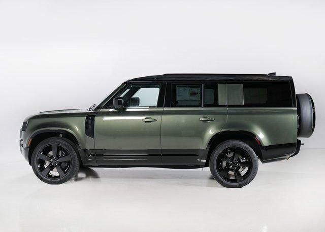 New 2026 Land Rover Defender 130 X-Dynamic SE image 6