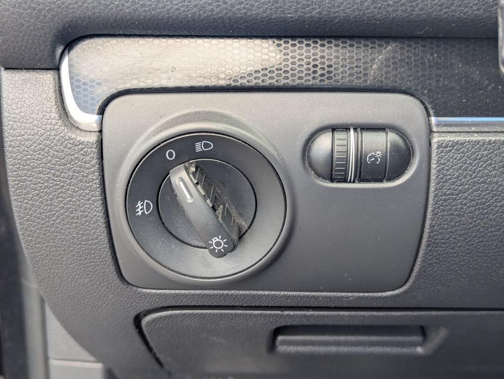 Used 2014 Volkswagen GTI Wolfsburg Edition FWD image 21