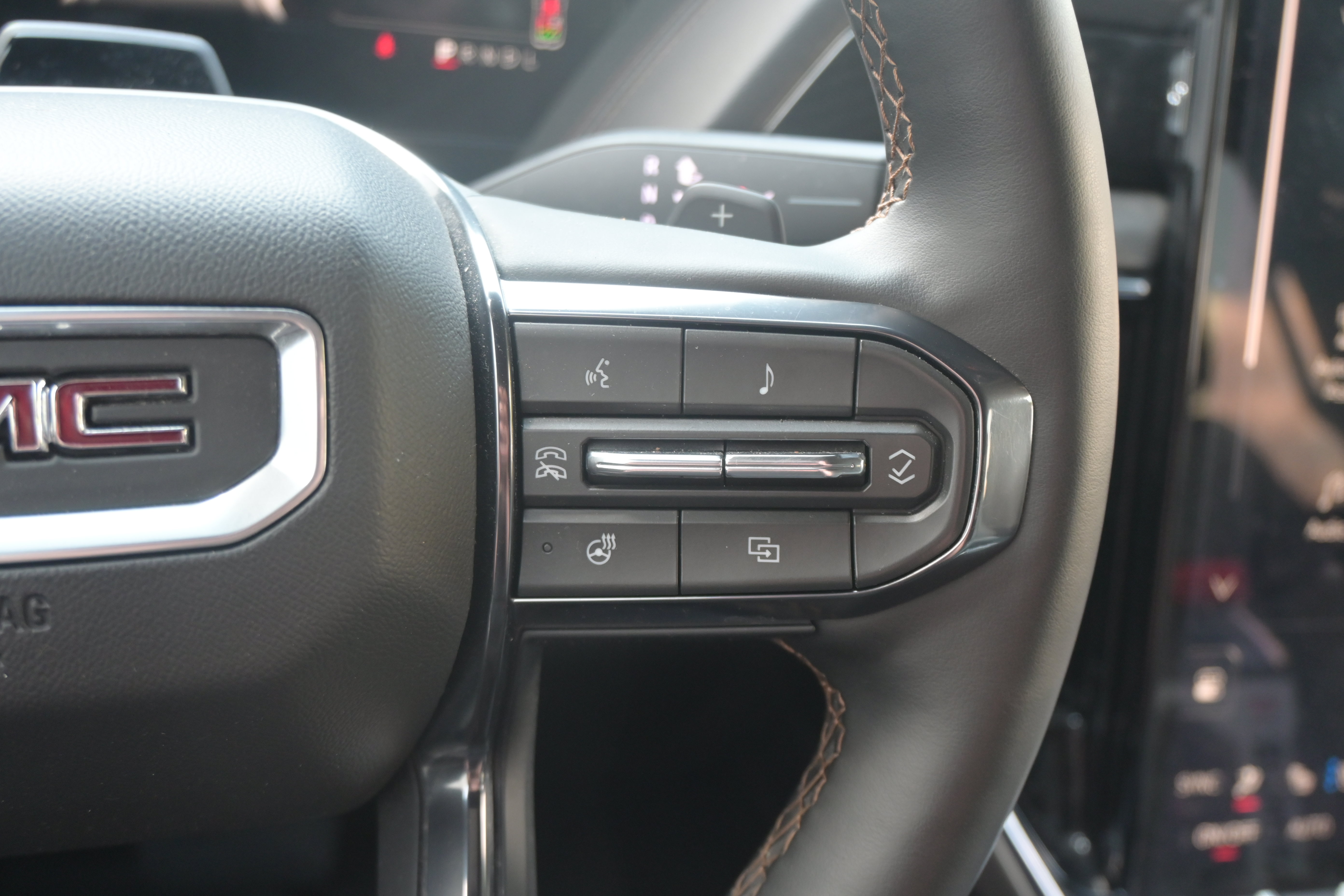 Used 2026 GMC Yukon AT4 AWD/4WD image 19