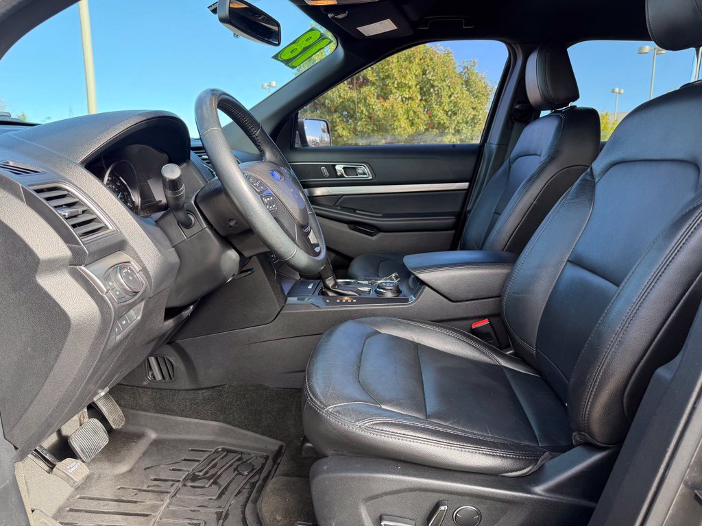 Used 2018 Ford Explorer XLT w/ Equipment Group 202A AWD/4WD image 12