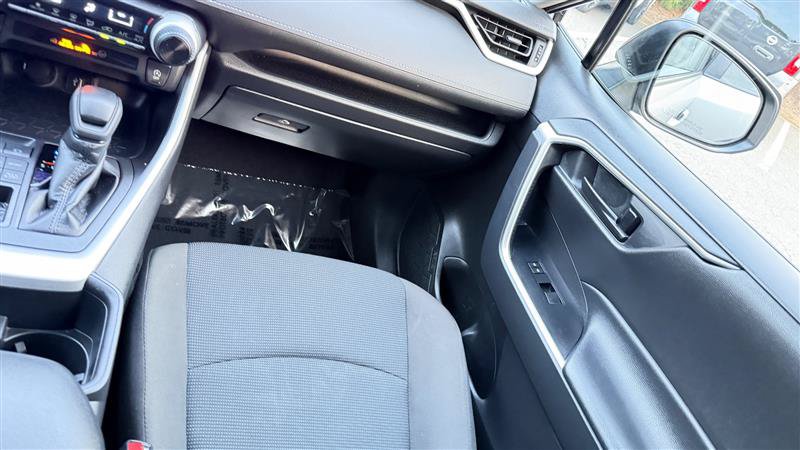 Used 2025 Toyota RAV4 LE AWD/4WD image 30