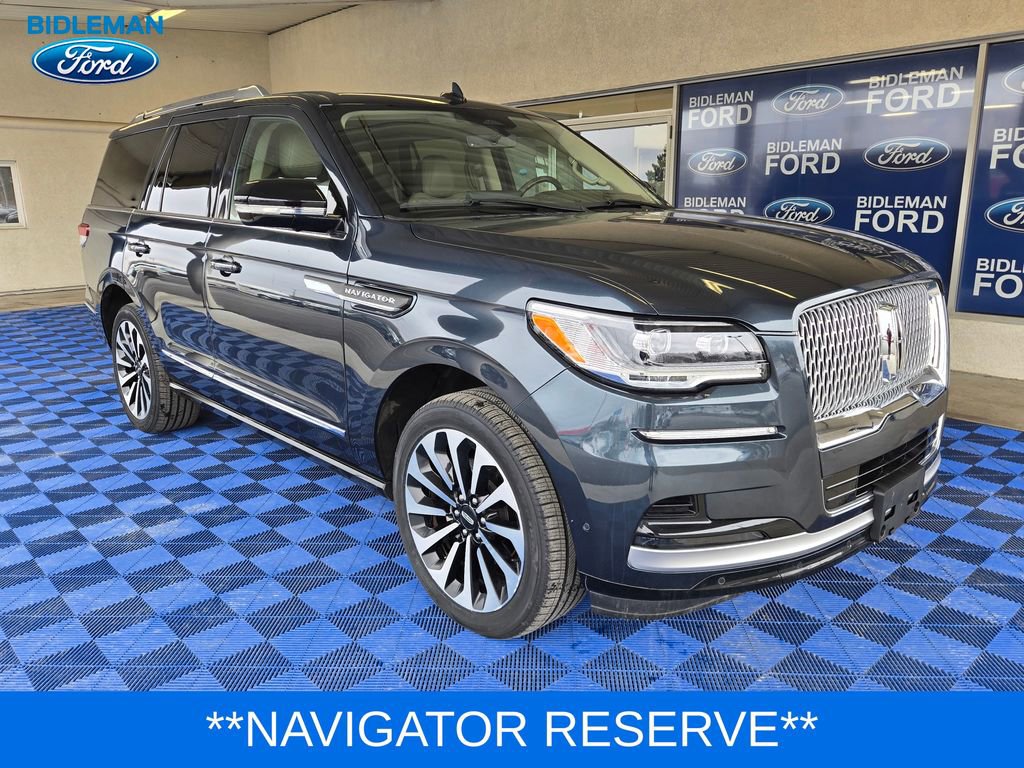 Used 2022 Lincoln Navigator Reserve image 1