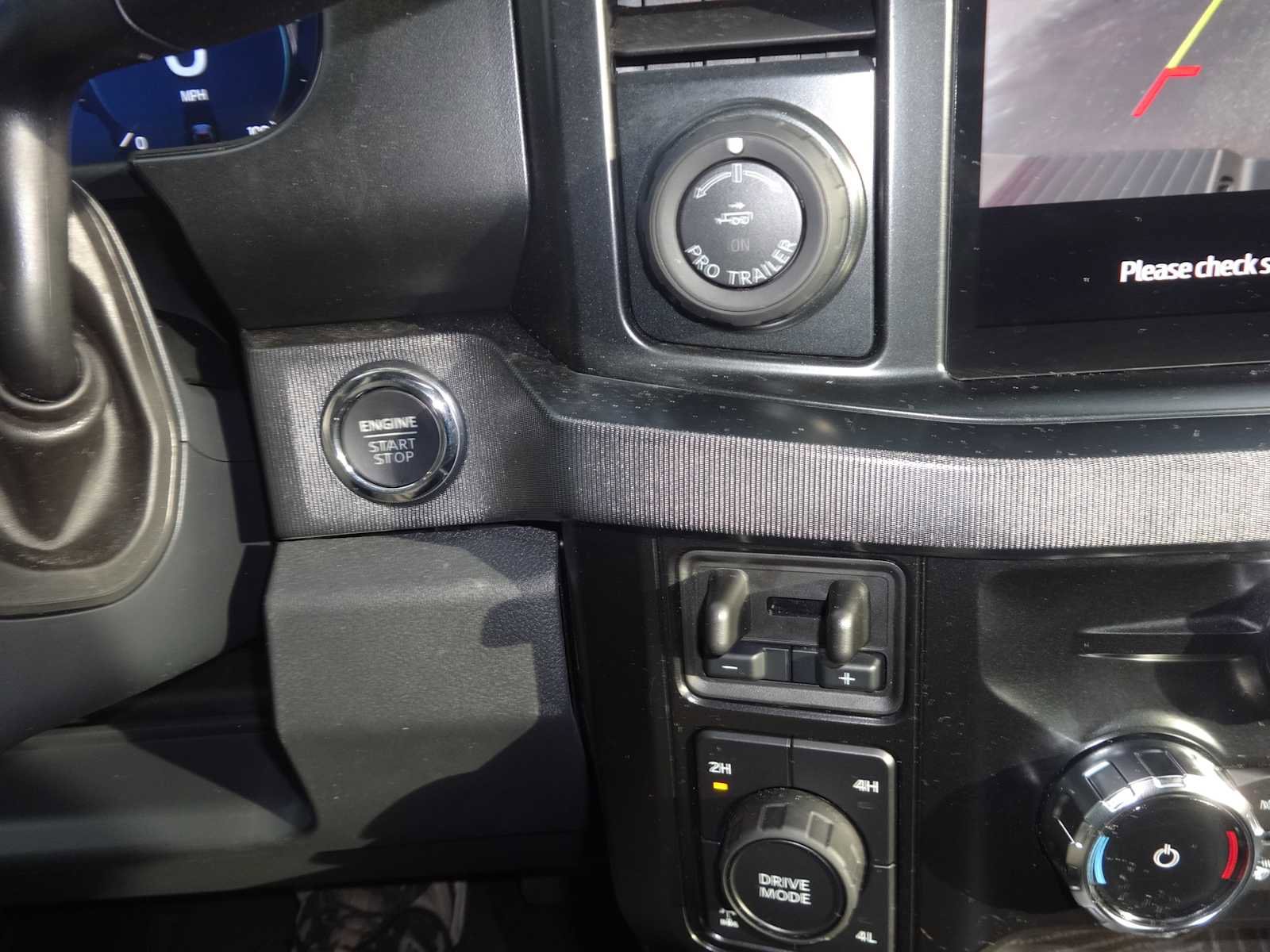 Used 2025 Ford F350 Platinum w/ FX4 Off-Road Package image 28