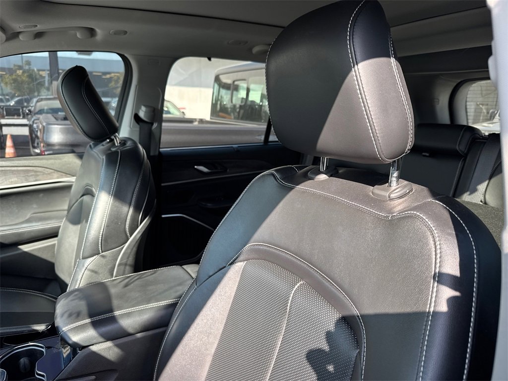 Used 2022 Jeep Grand Cherokee Limited 4xe w/ Luxury Tech Group II image 3