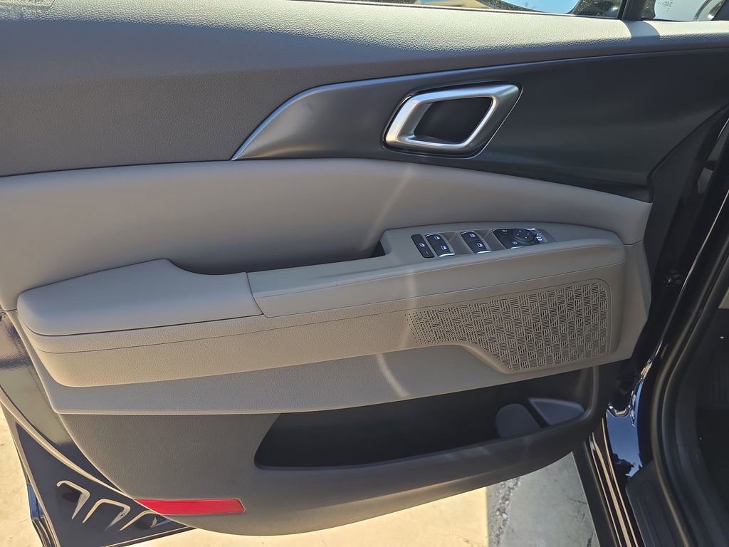 New 2026 Kia Carnival LX image 18