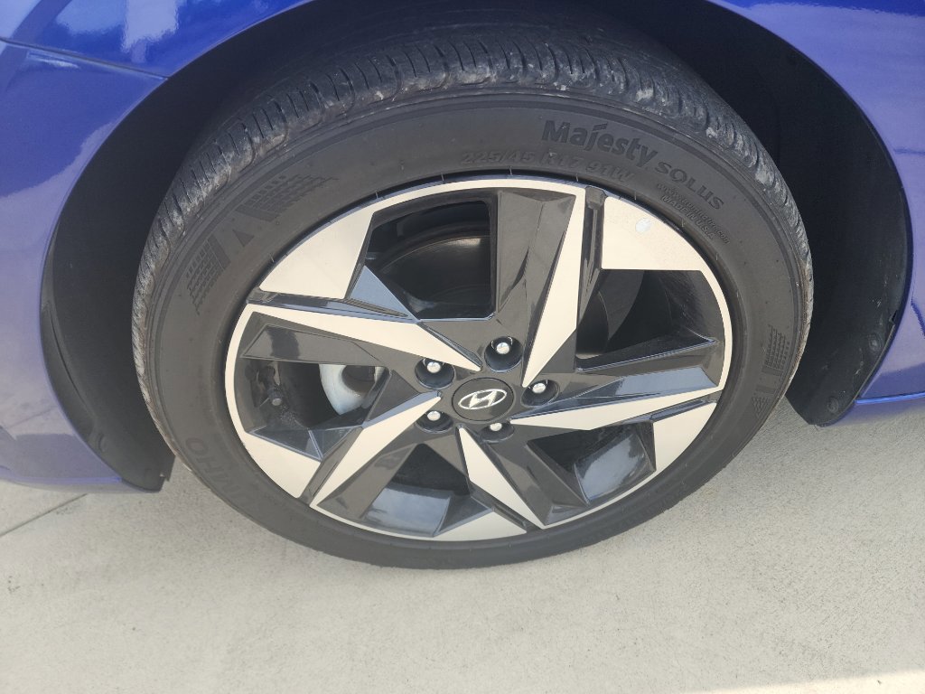 Used 2022 Hyundai Elantra Limited image 10