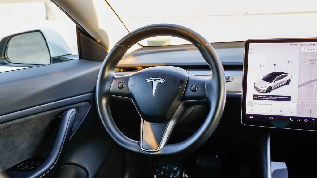 Used 2018 Tesla Model 3 image 15