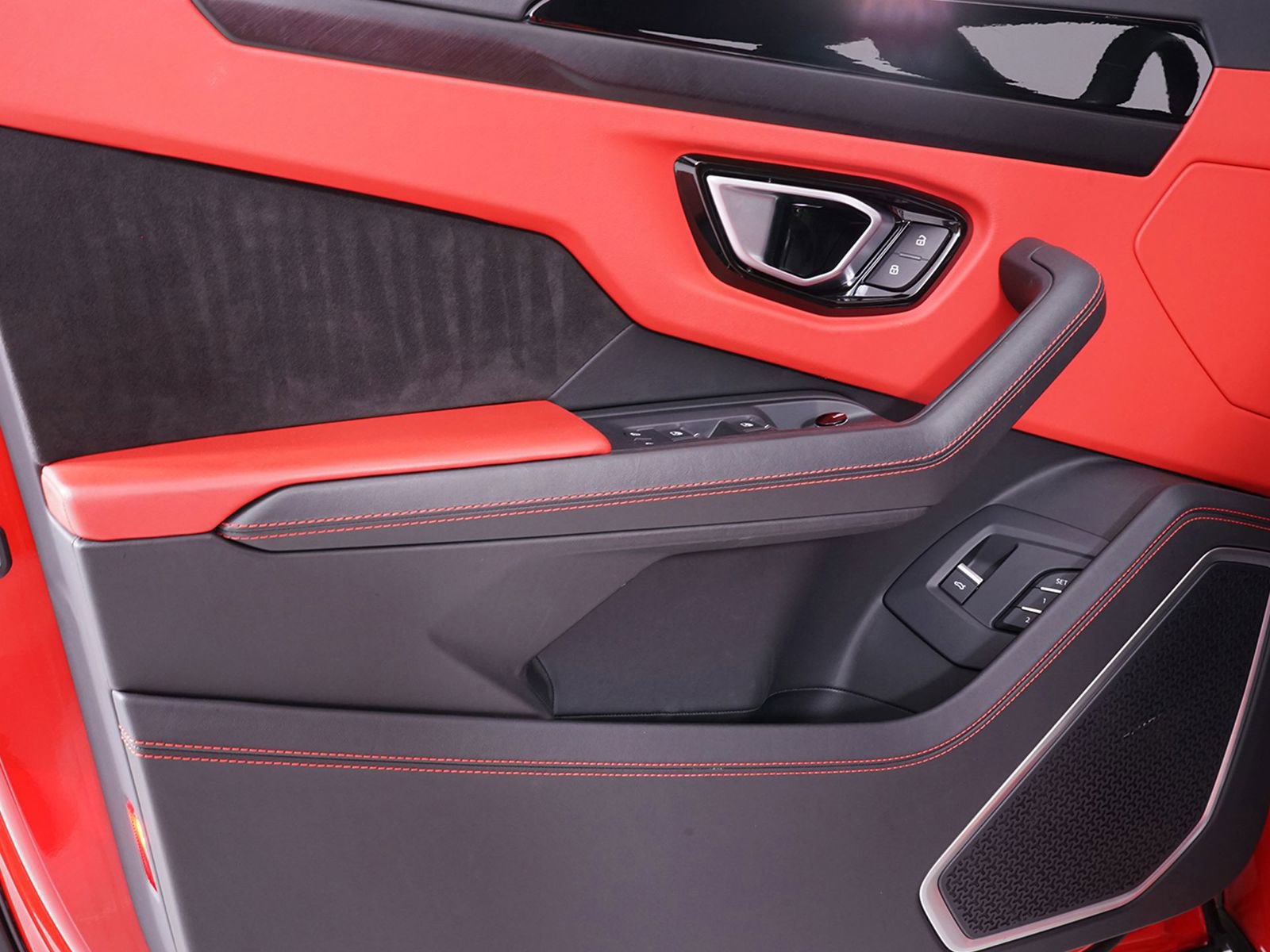 Used 2022 Lamborghini Urus image 36