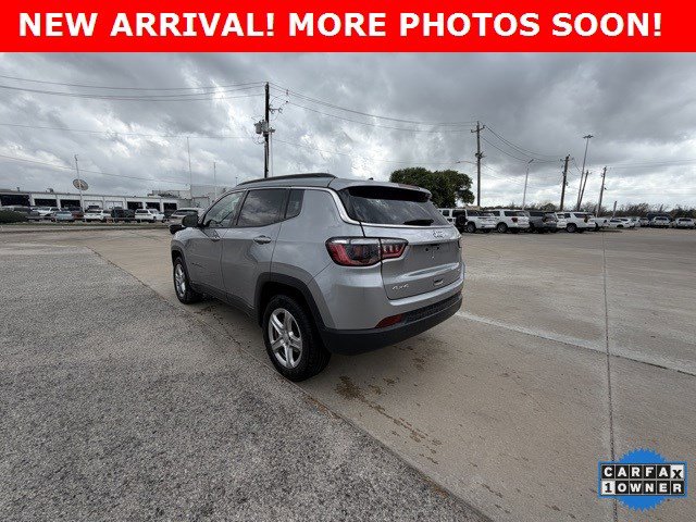 Used 2024 Jeep Compass Latitude image 2