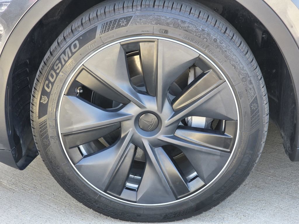 Used 2024 Tesla Model Y Long Range AWD/4WD image 9