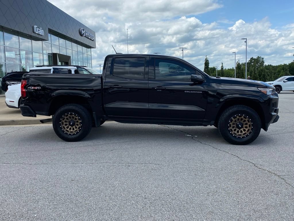 Used 2023 Chevrolet Colorado LT AWD/4WD image 9