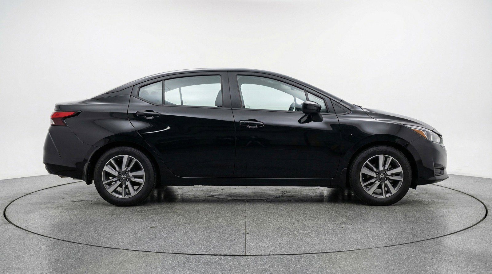 Used 2025 Nissan Versa SV FWD image 11