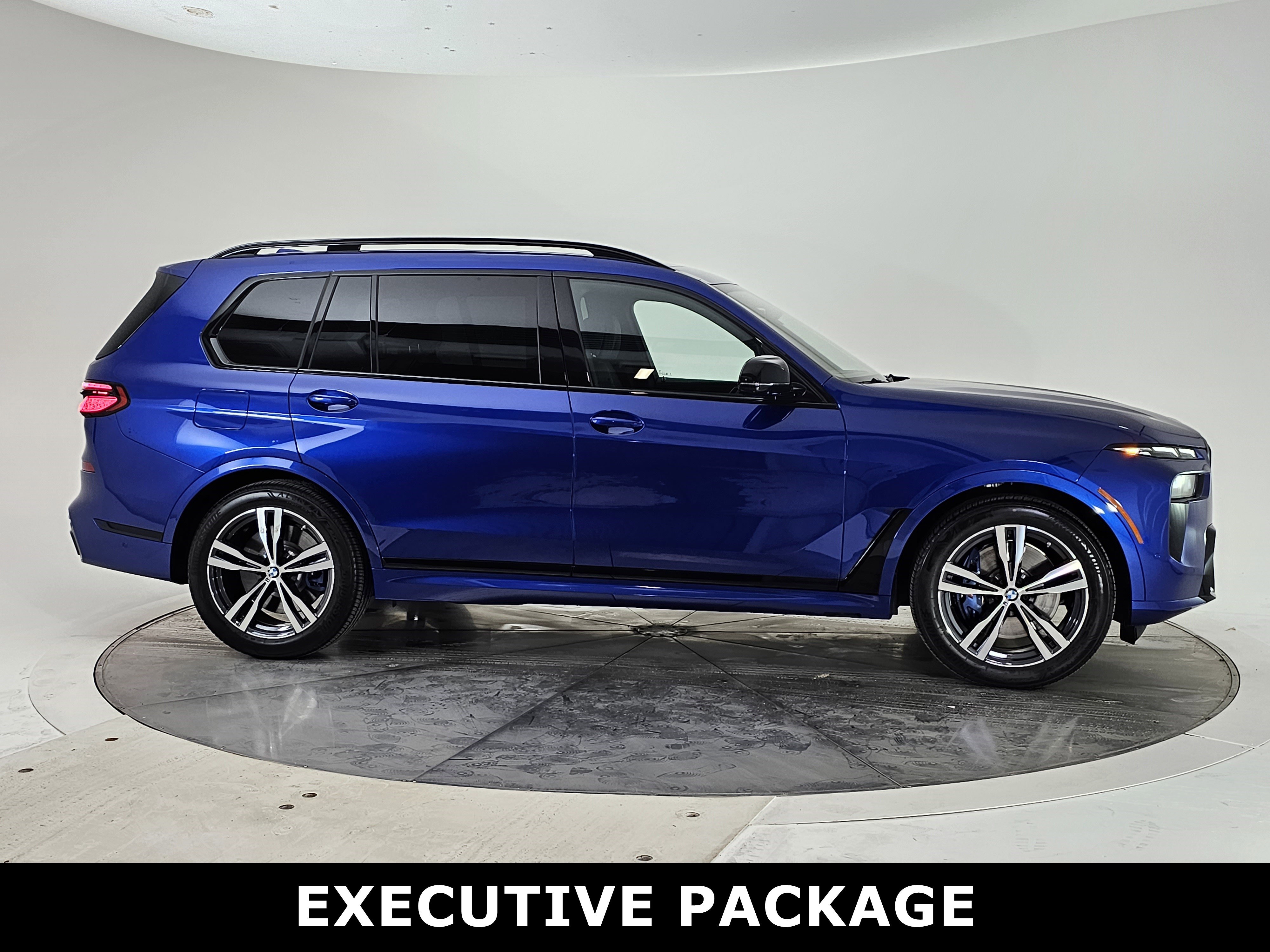 Used 2025 BMW X7 M60i image 2