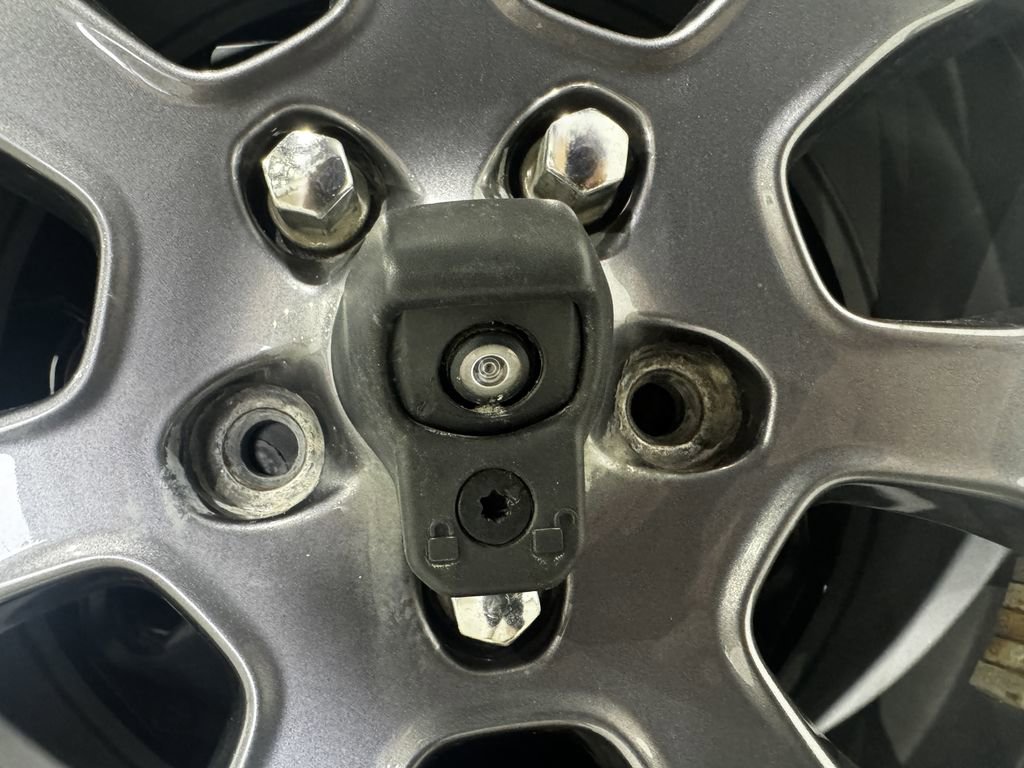 Used 2018 Jeep Wrangler Unlimited Sahara w/ Uconnect 4C Nav & Sound Group image 22