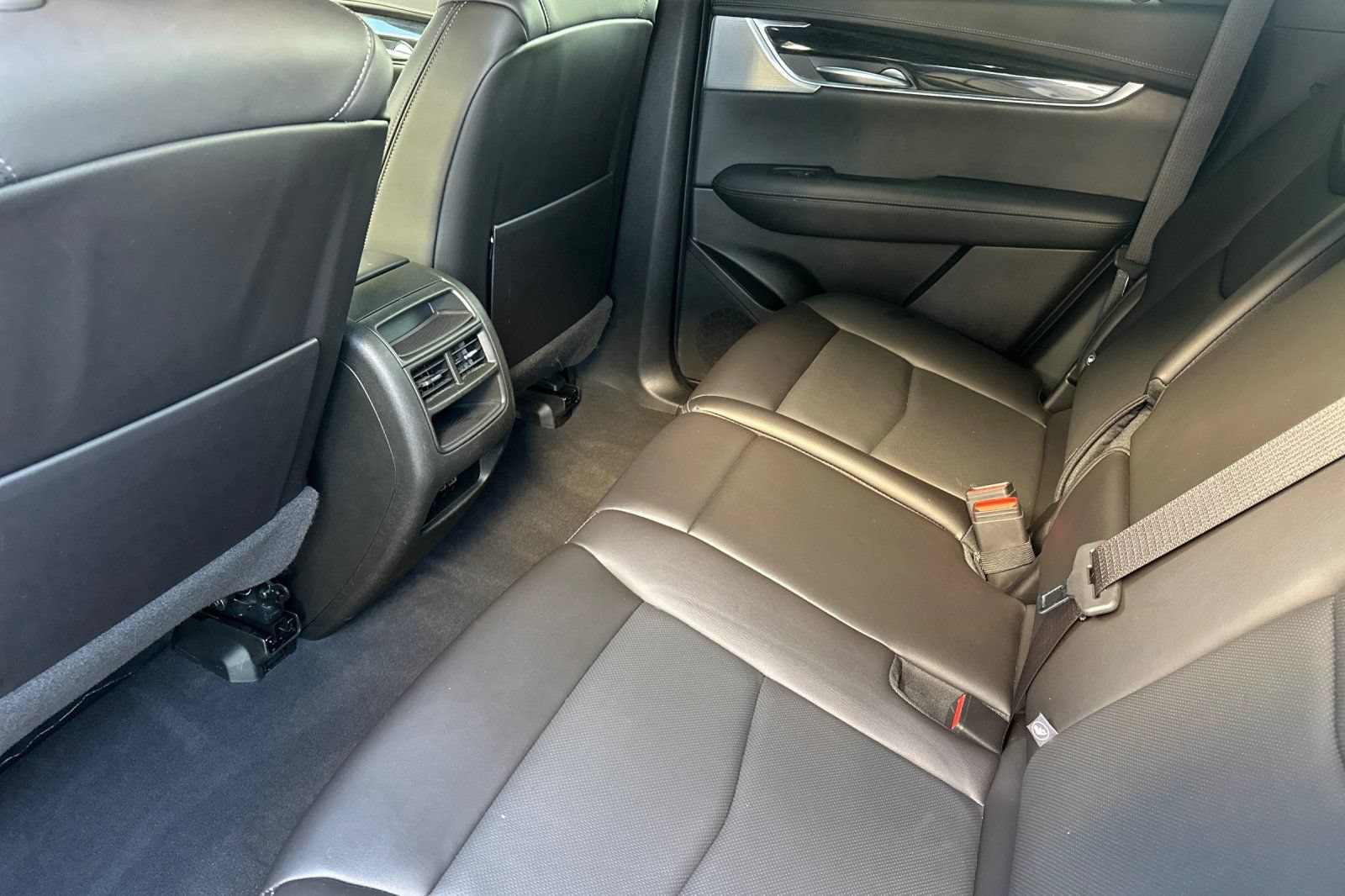 Used 2025 Cadillac XT5 Premium Luxury AWD/4WD image 13