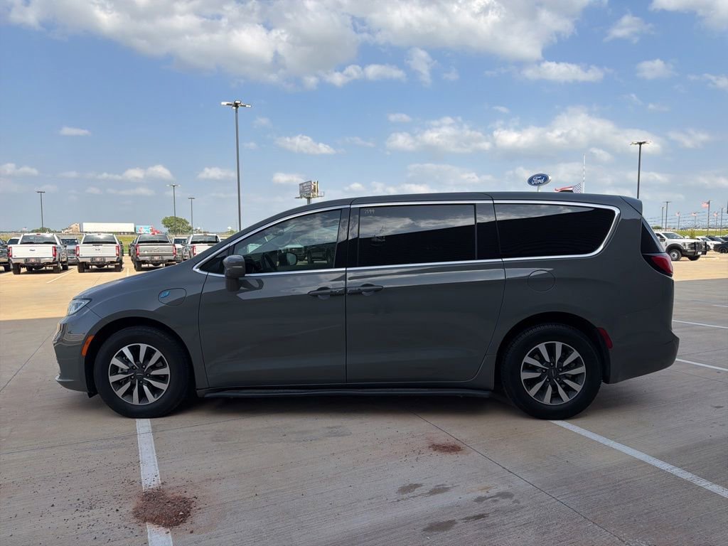 Used 2022 Chrysler Pacifica Touring-L FWD image 6