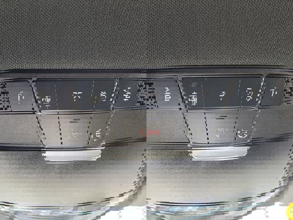 Used 2021 Mercedes-Benz GLC 300 4MATIC image 33