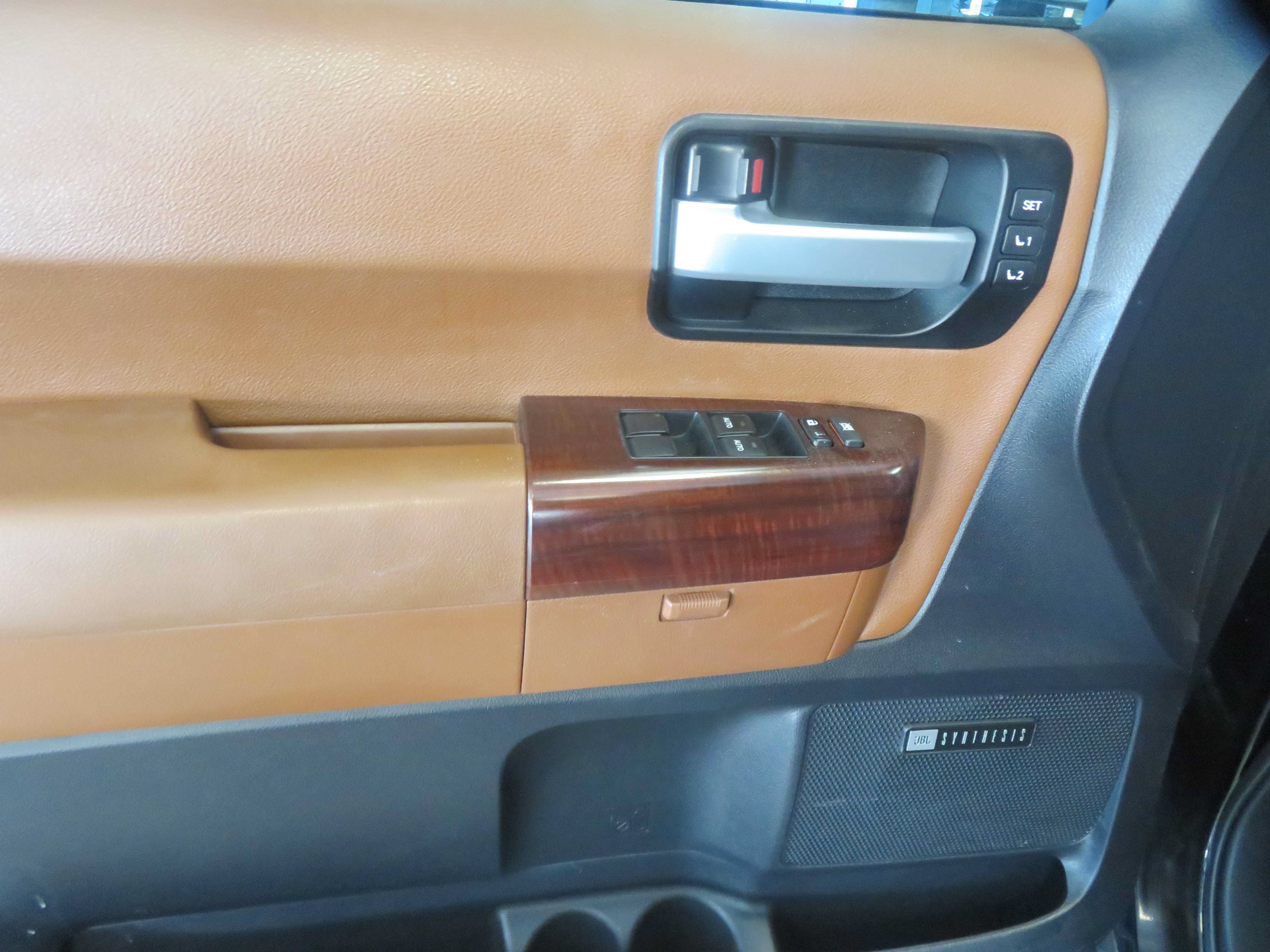 Used 2017 Toyota Sequoia Platinum RWD image 14