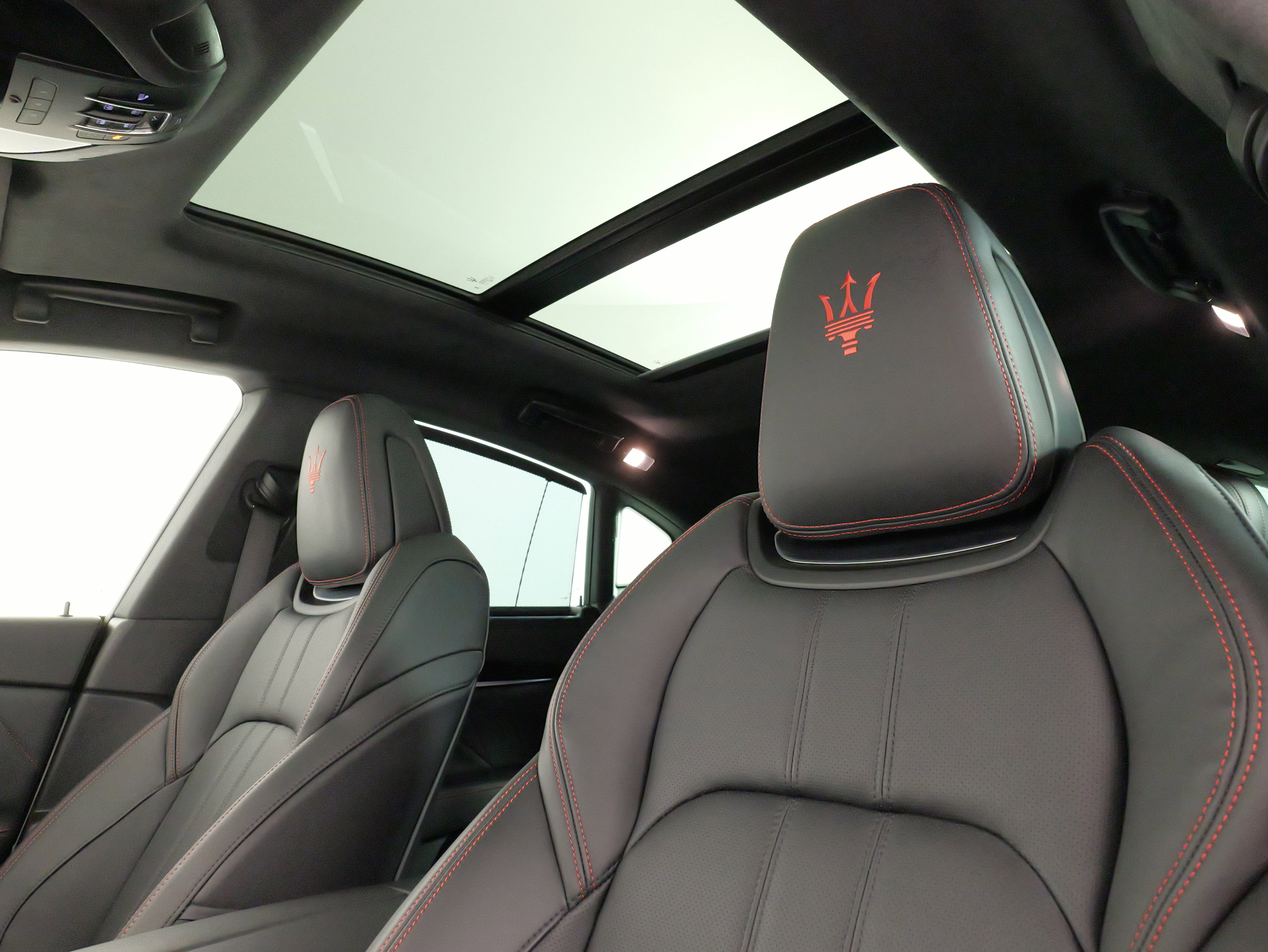 Used 2024 Maserati Levante GT Ultima image 34