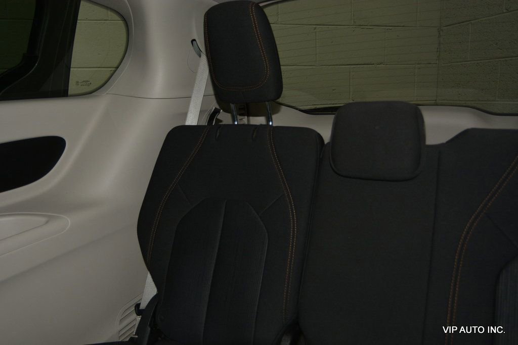 Used 2017 Chrysler Pacifica Touring image 26