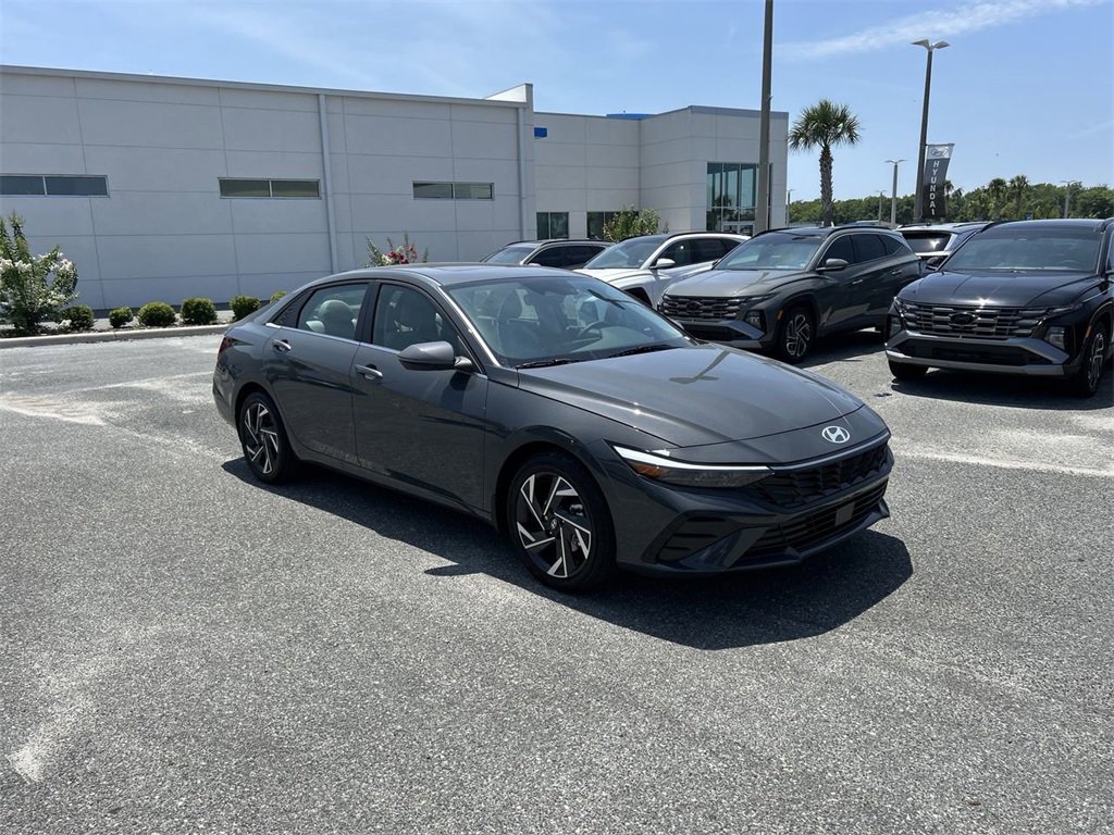 New 2025 Hyundai Elantra Limited image 2