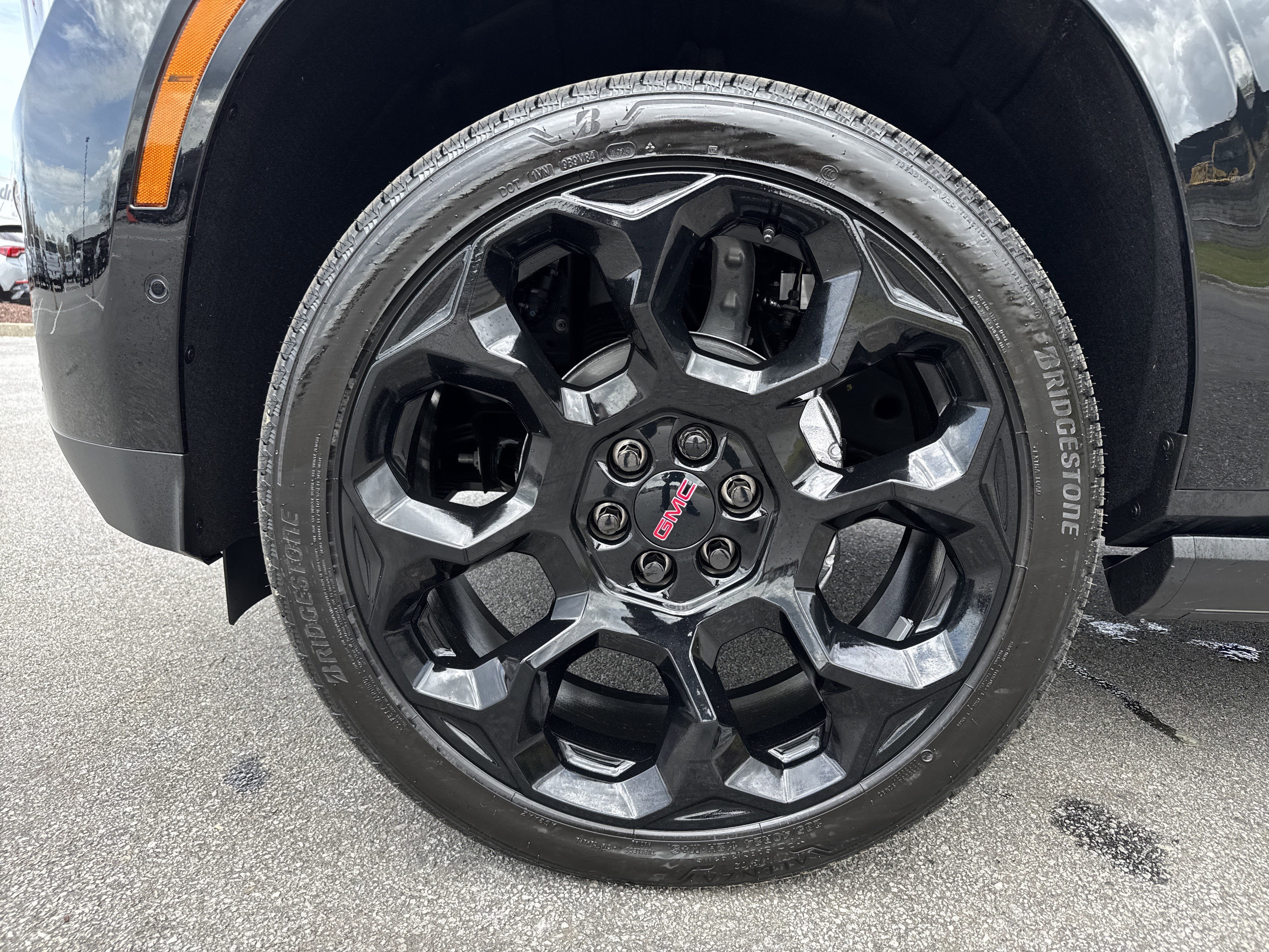 Used 2026 GMC Yukon Denali Ultimate AWD/4WD image 13