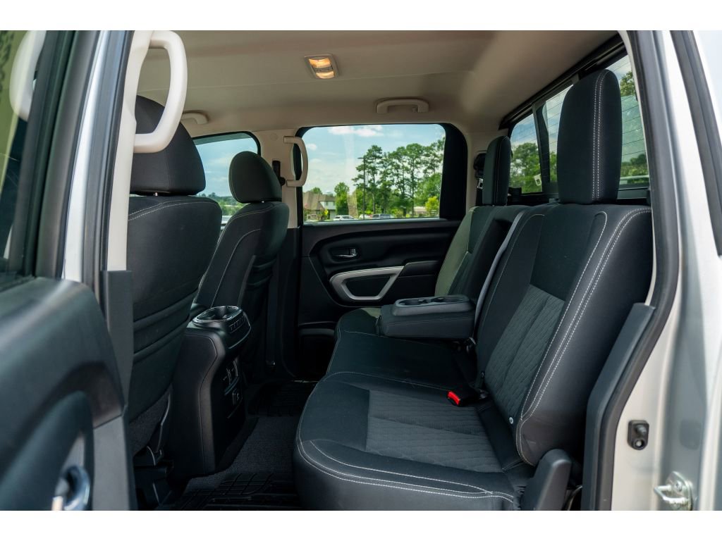 Used 2018 Nissan Titan SV w/ SV Convenience Package AWD/4WD image 13