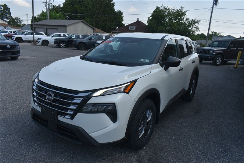 Used 2024 Nissan Rogue S AWD/4WD image 7