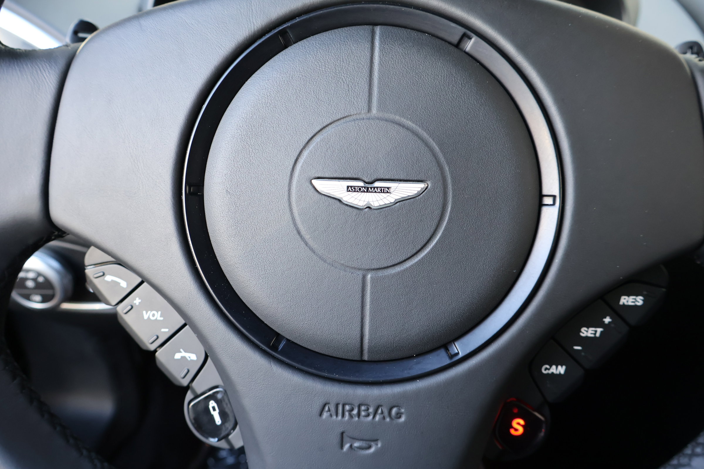 Used 2014 Aston Martin Vanquish Coupe image 21