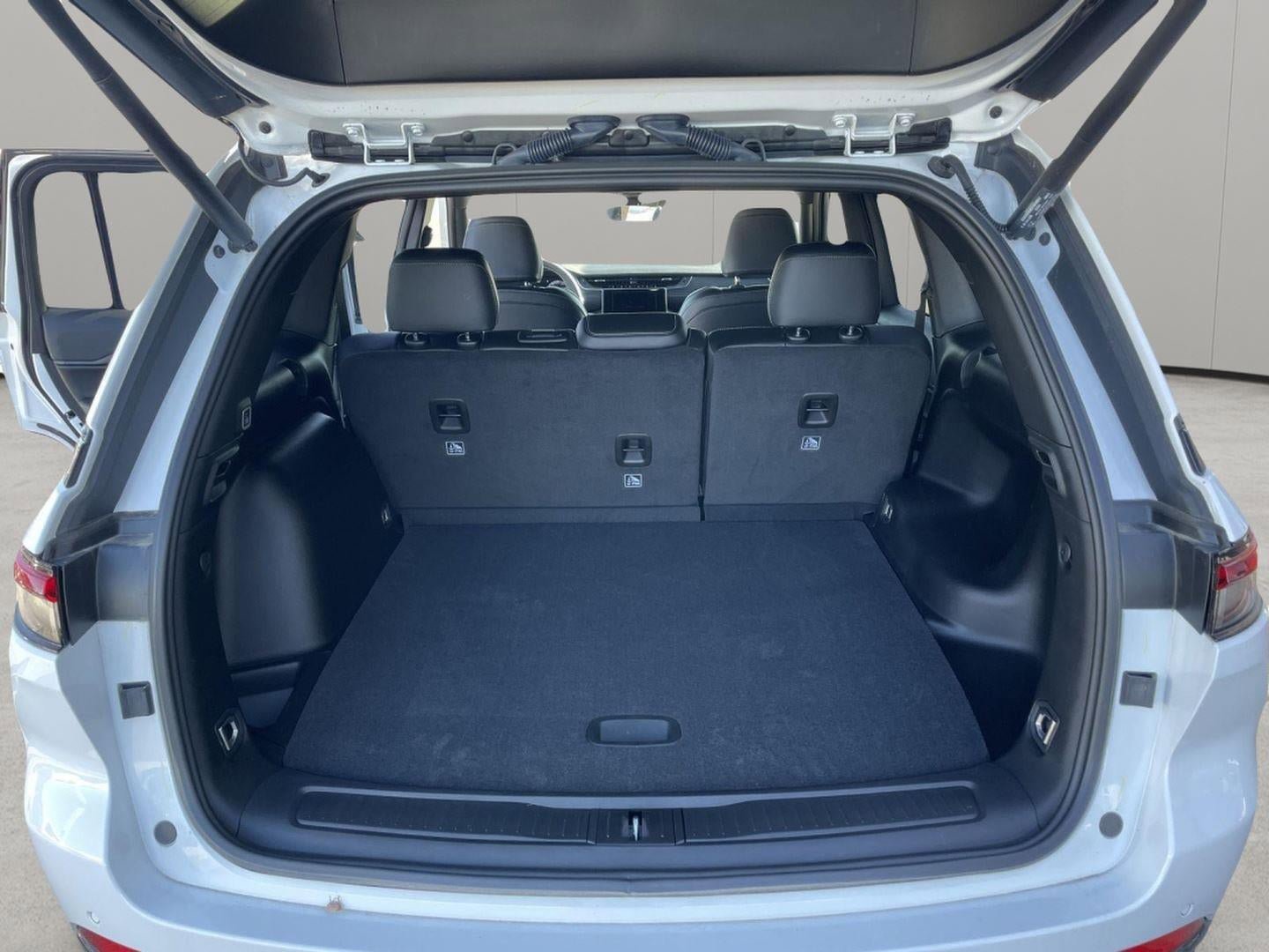 New 2025 Jeep Grand Cherokee Altitude image 8