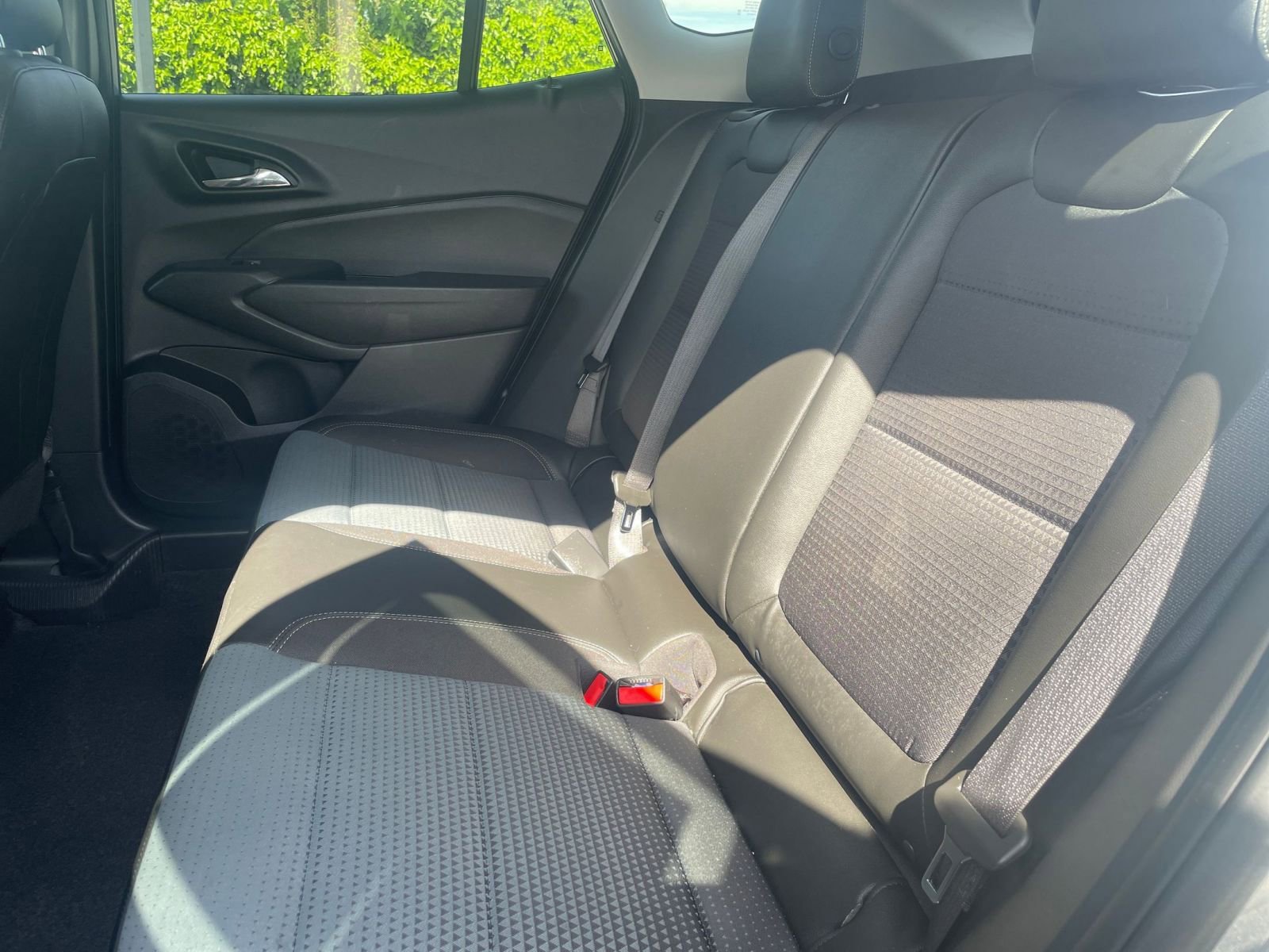 Used 2025 Chevrolet Trax LT w/ LT Convenience Package image 29