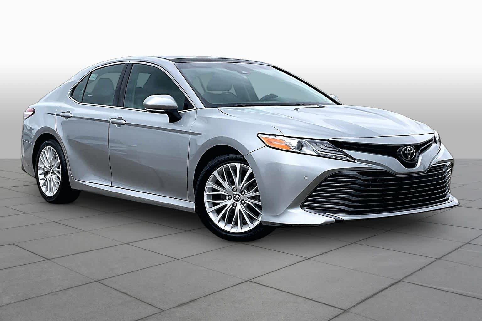 Used 2018 Toyota Camry XLE FWD image 3