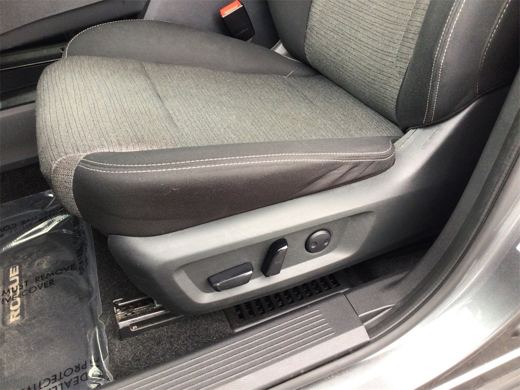 Used 2023 Nissan Rogue SV image 18