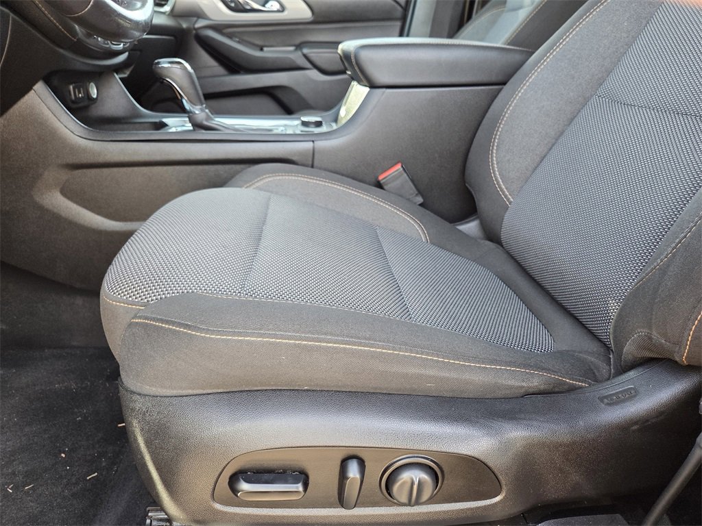 Used 2018 Chevrolet Traverse LT image 14